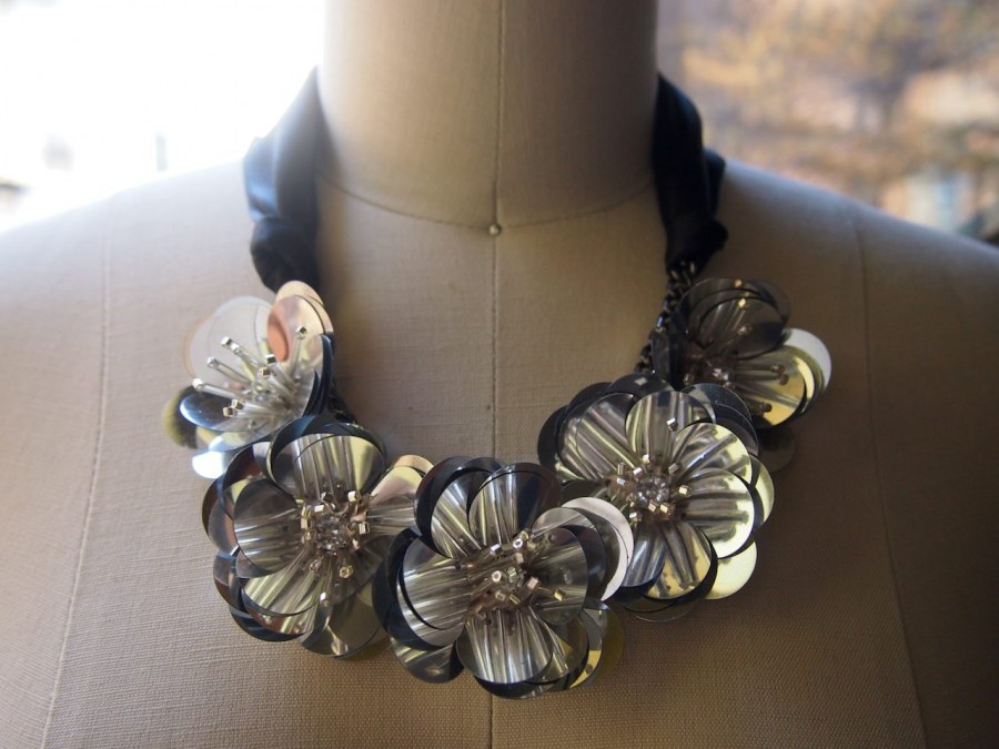 paillette flower necklace | what i do